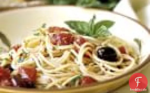 Spaghetti mit geröstetem Knoblauch-Tomatensauce