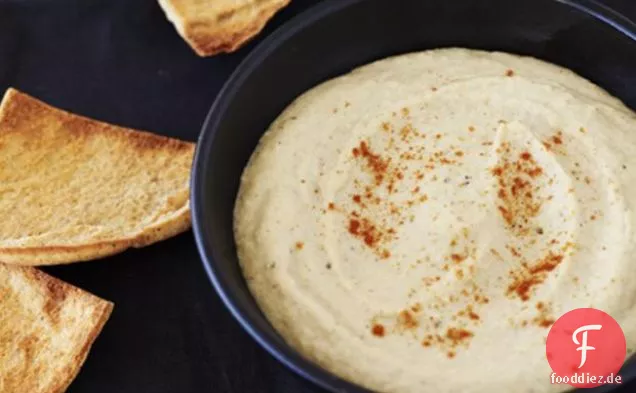 Gerösteter Knoblauch Hummus mit ofengebackenem Pita