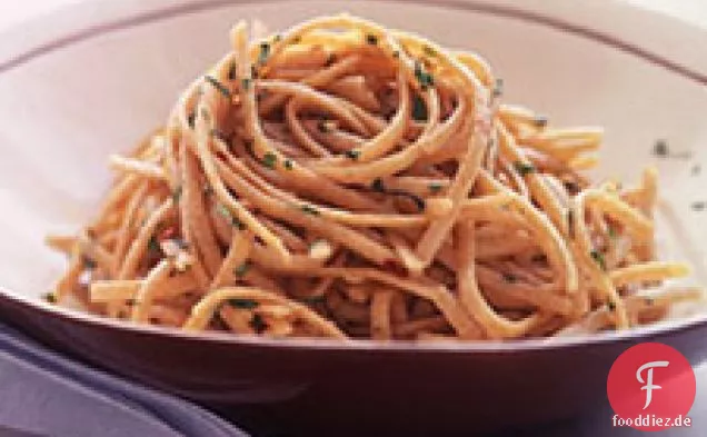 Vollkornnudeln mit Knoblauch und Olivenöl