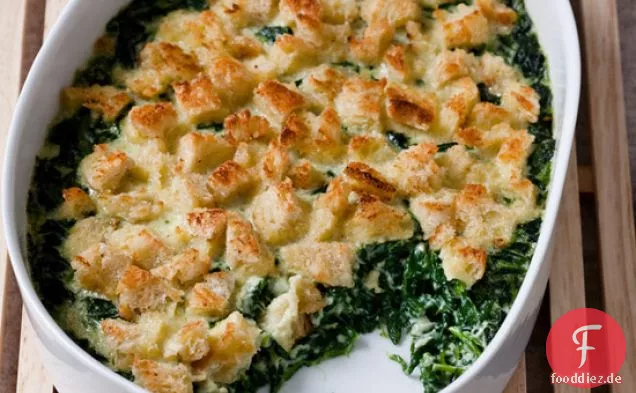 Baby-Spinat und Knoblauch-Brot-Pudding