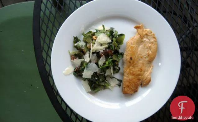 Escarole Mit Gebratenem Knoblauch, Datteln Und Käse