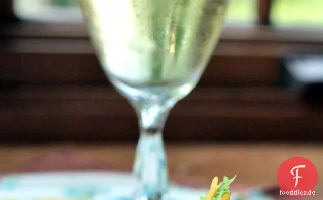 Edamame Crostini mit Meyer Lemon & Shiso
