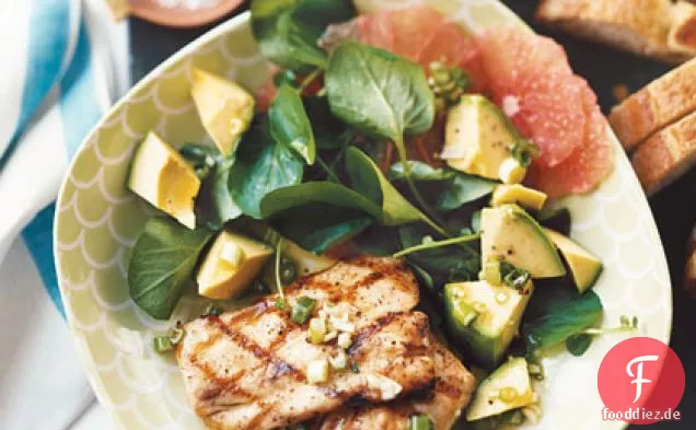 Gegrilltes Mahimahi mit Grapefruit, Avocado und Brunnenkressesalat