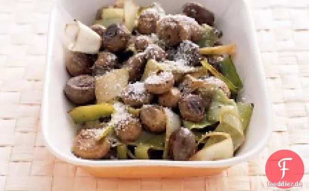 Gegrillte Pilze und Lauch