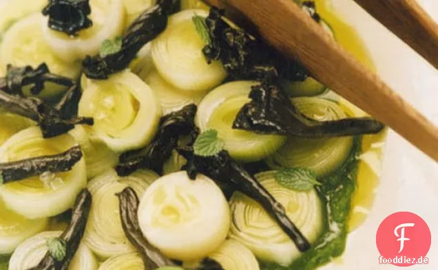 Lauch zwei Wege mit wilden Pilzen