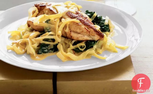 Hähnchenbrust mit Spinat, Lauch und Safransauce