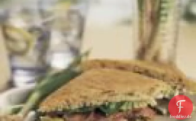 Gegrilltes Baby Lauch, grüner Knoblauch und Lammbraten Sandwiches