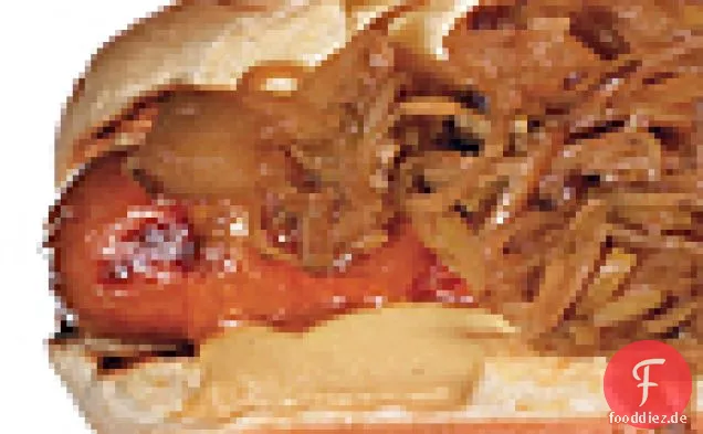 Cheddar-Hunde mit Apfelwein-geschmortem Lauch und Äpfeln
