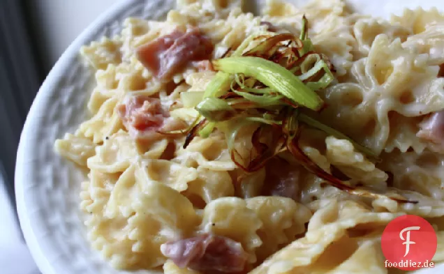 Farfalle Mit Fontina, Schinken Und Knusprigem Lauch