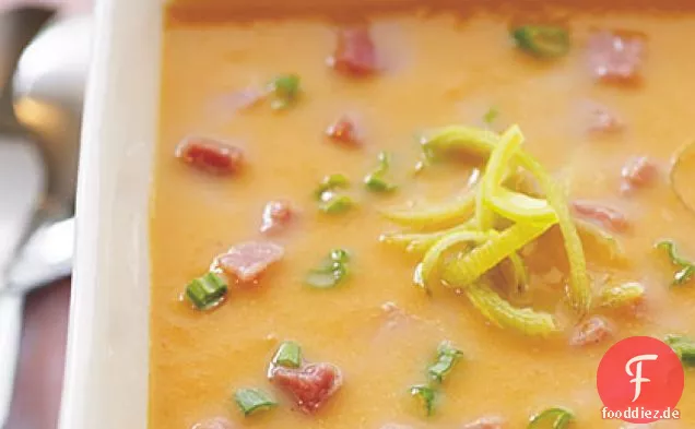 Süßkartoffel-, Lauch- und Schinkensuppe