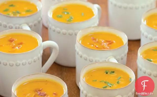Süßkartoffelsuppe mit Schinken-Chips