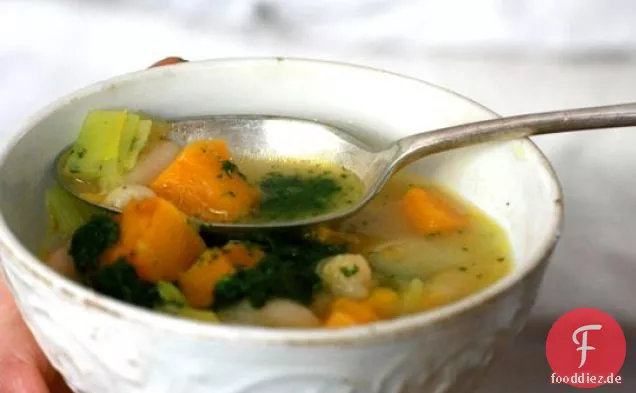 Weiße Bohnen und geröstete Kürbissuppe mit Pistou