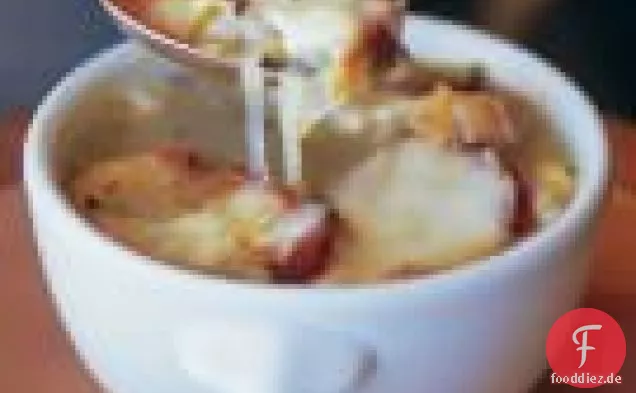 Riesling Zwiebelsuppe mit Kräutercroutons