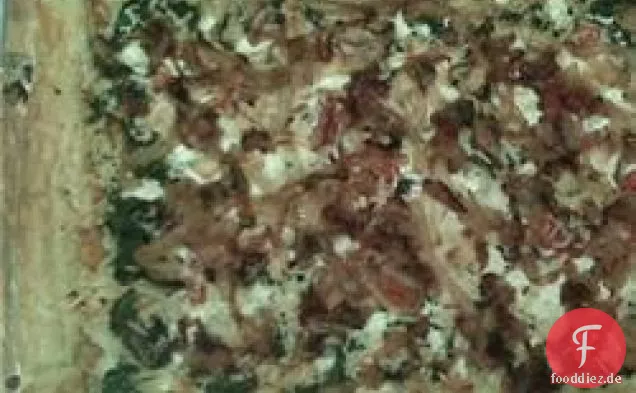 Feta-Pizza mit Spinat und karamellisierten Zwiebeln