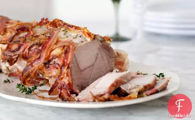 Mit Pancetta umwickelter Schweinebraten