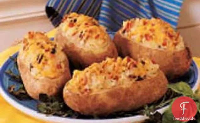 Mit Cheddar-Pilzen gefüllte Kartoffeln