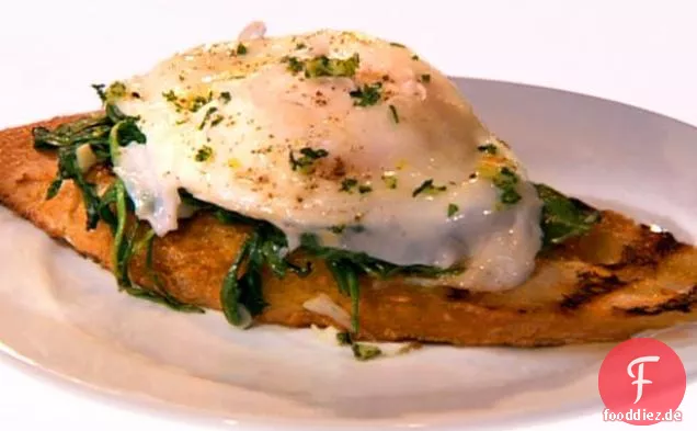Mini-Challenge: Bruschetta mit pochiertem Ei, Trüffelöl und Rucola