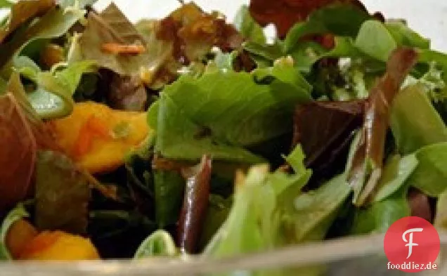 Mesclun-Mango-Salat mit Ingwer-Karotten-Dressing