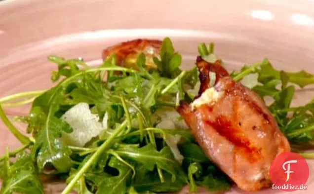 Gegrillte, mit Prosciutto umwickelte Feigen, gefüllt mit Ziegenkäse