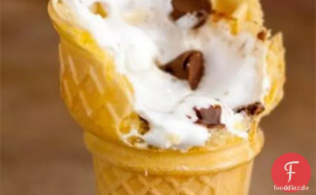 Lagerfeuer-S'mores in einem Kegel