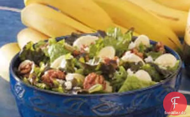 Grüner Bananen-Nuss-Salat