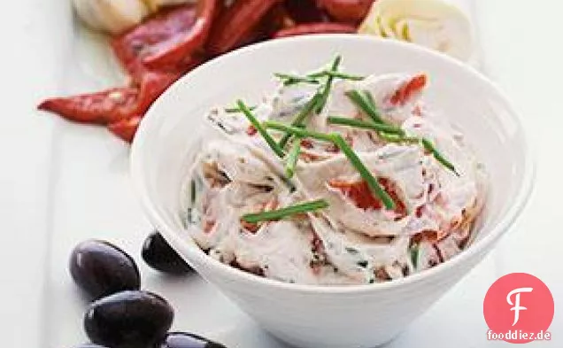 Dip aus sonnengetrockneten Tomaten und Knoblauch