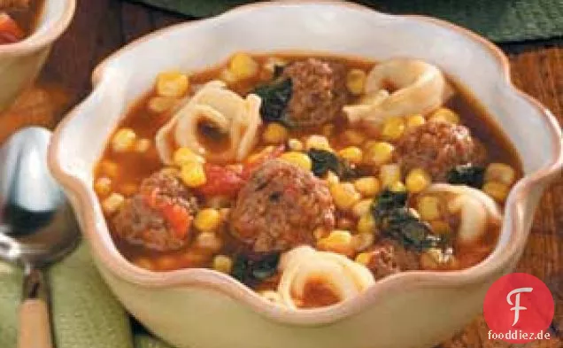 Fleischbällchen-Tortellini-Suppe