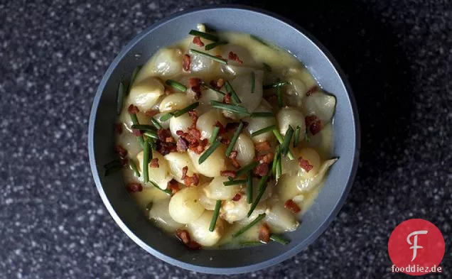 Rahmzwiebeln mit Speck und Schnittlauch