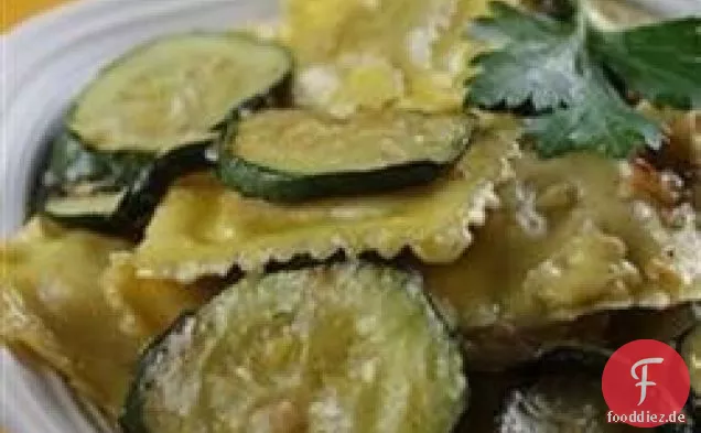 Zucchini mit Pilzravioli in Trüffelbuttersauce