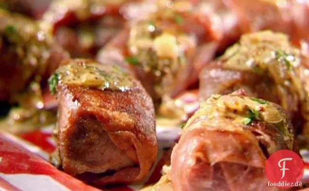 Mit Prosciutto umwickelte Rindfleischwürfel mit Senfpfannensauce