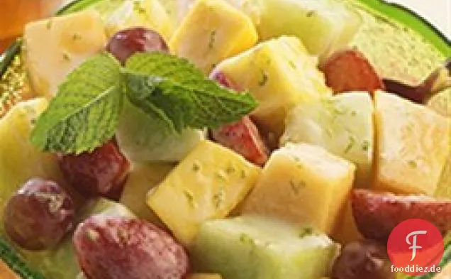 Obstsalat mit Minz-Honig-Limetten-Dressing