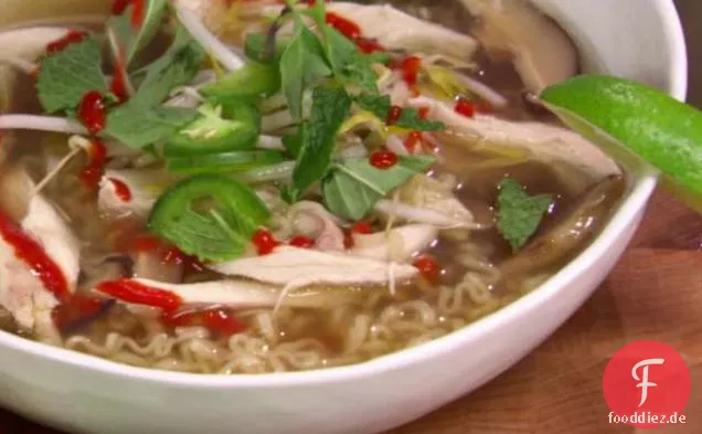 Vietnamesische Hühnernudelsuppe