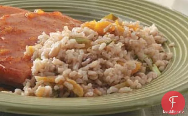 Gericht aus braunem Reis-Pilaw