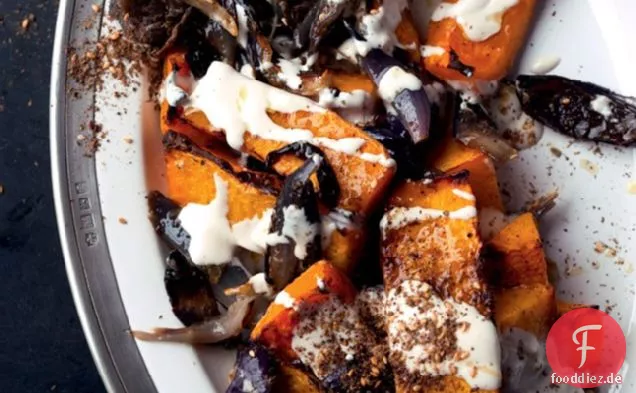 Gerösteter Butternut-Kürbis und rote Zwiebel mit Tahini und Za'atar