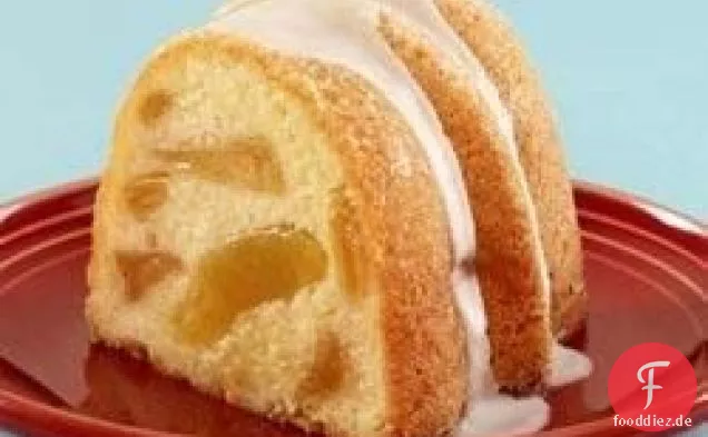 Mit Zucker bestäubter Apfel-Gugelhupf