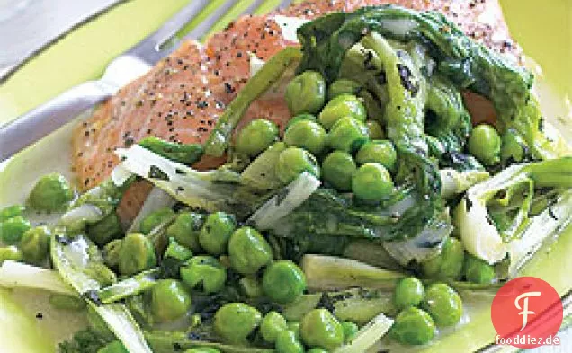 Schnell geschmorte Erbsen, Salat & Schalotten