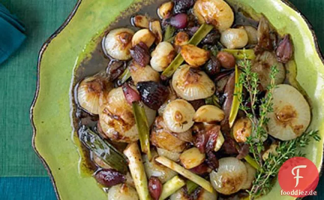 Kleine Balsamico-glasierte Zwiebeln