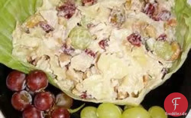 Hühnchen-Nudelsalat mit Cashewnüssen und getrockneten Preiselbeeren