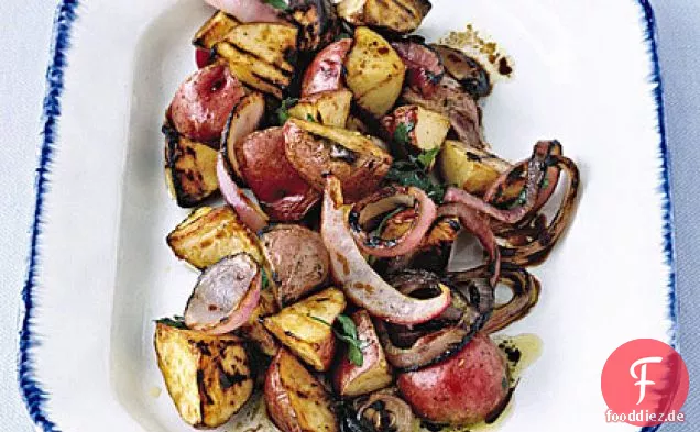 Gegrillter Kartoffel-Zwiebel-Salat