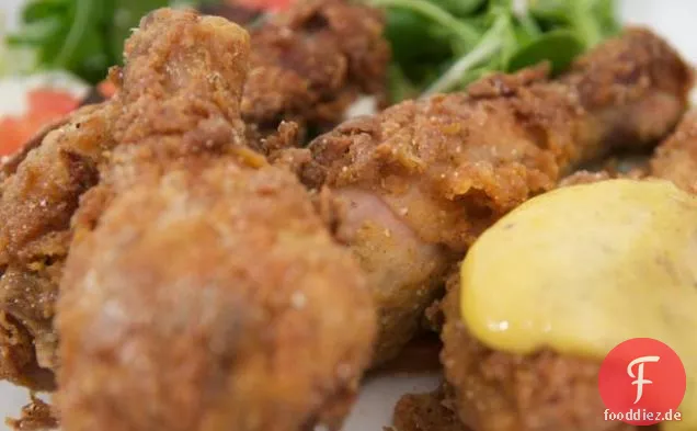 Blue Corn Fried Chicken mit Malzessig-Aioli
