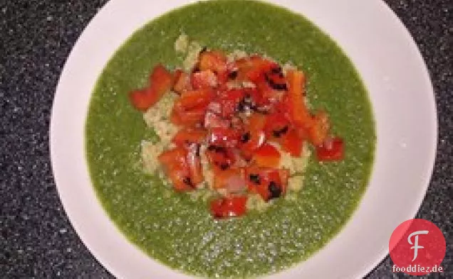 Püree der Green Things-Suppe mit Quinoa und Pfefferrelish