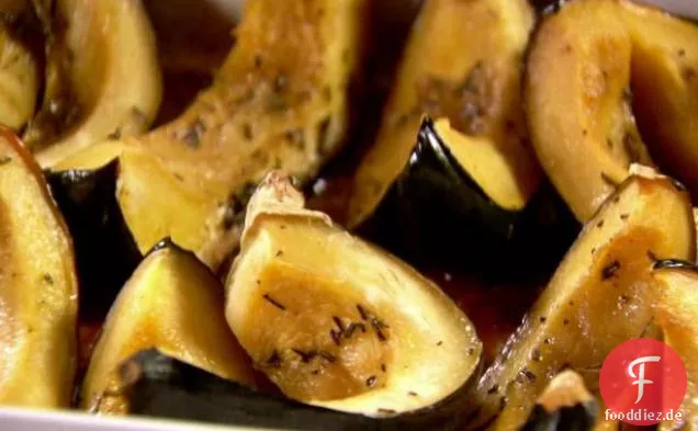 Süße geröstete Rosmarin-Eichelkürbisspalten