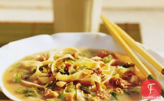 Grüne Zwiebel Nudelsuppe