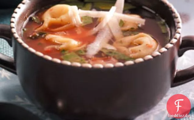 Feiertags-Tortellini-Suppe
