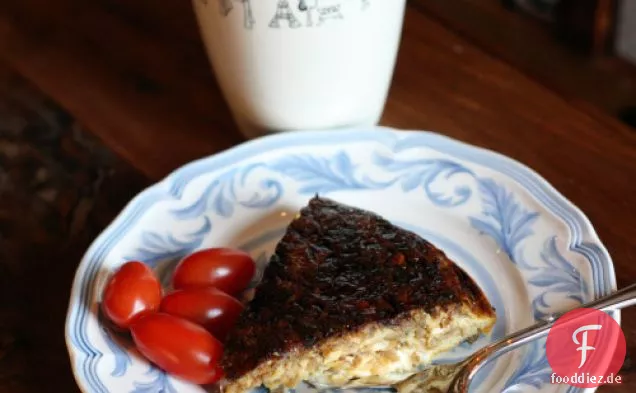 Frittata Mit Karamellisierten Zwiebeln, Ziegenkäse Und Salbei