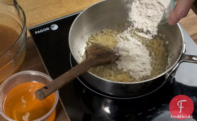 Einfache Truthahnsoße mit Zwiebel
