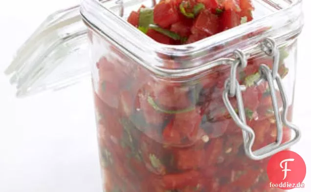Tomaten, Zwiebeln und Serrano Chile Salsa