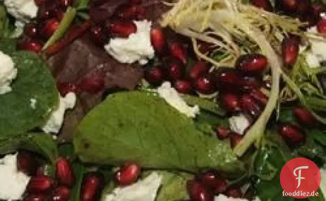 Granatapfel-Feta-Salat mit Zitronen-Dijon-Vinaigrette
