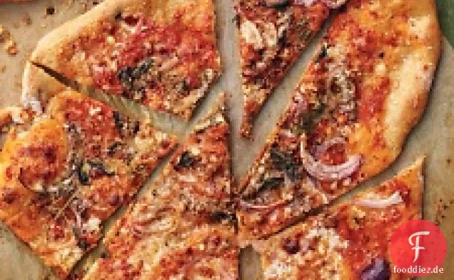 Pizza Mit Sardellen, Roten Zwiebeln Und Oregano