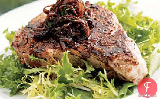 Sautierte Schweinekoteletts mit Balsamico-Zwiebeln